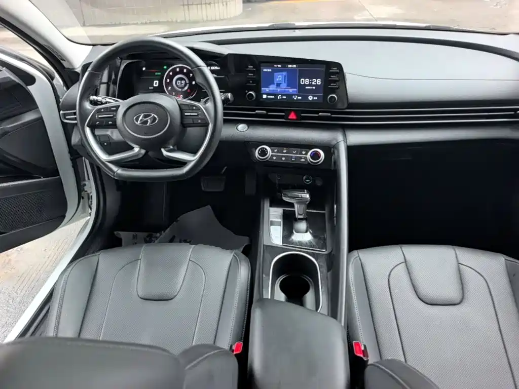 Hyundai Elantra 2022 — фото 10