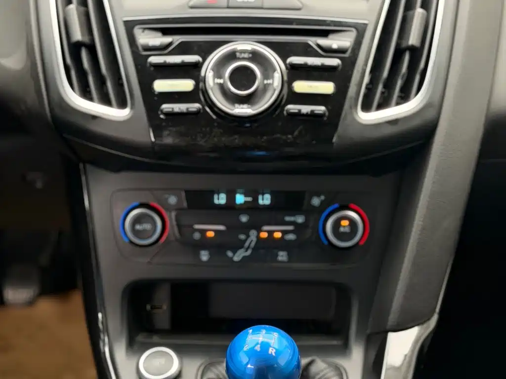 Ford Focus 2018 — фото 10