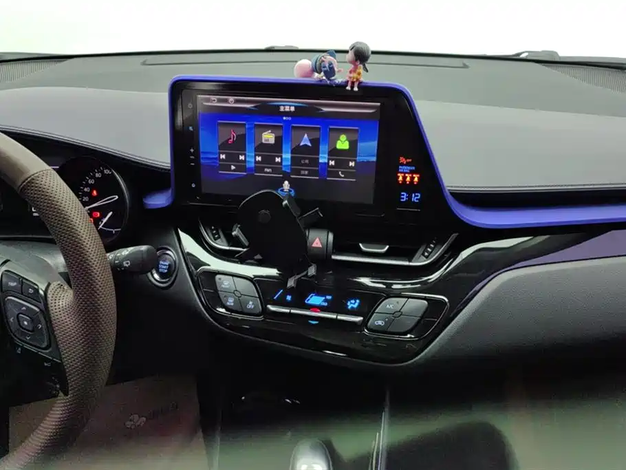 Toyota C-HR 2020 — фото 13