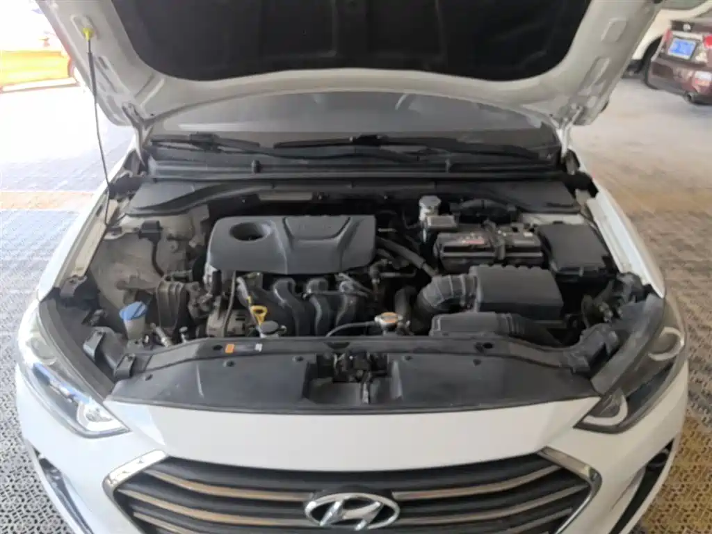Hyundai Elantra 2017 — фото 20