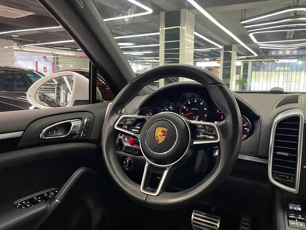 Porsche Cayenne 2016 — фото 13