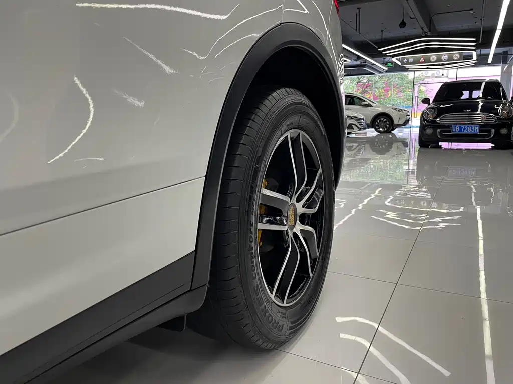 Porsche Cayenne 2016 — фото 47