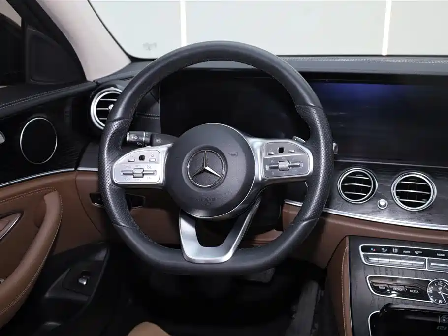 Mercedes-Benz E-Class 2020 — фото 28