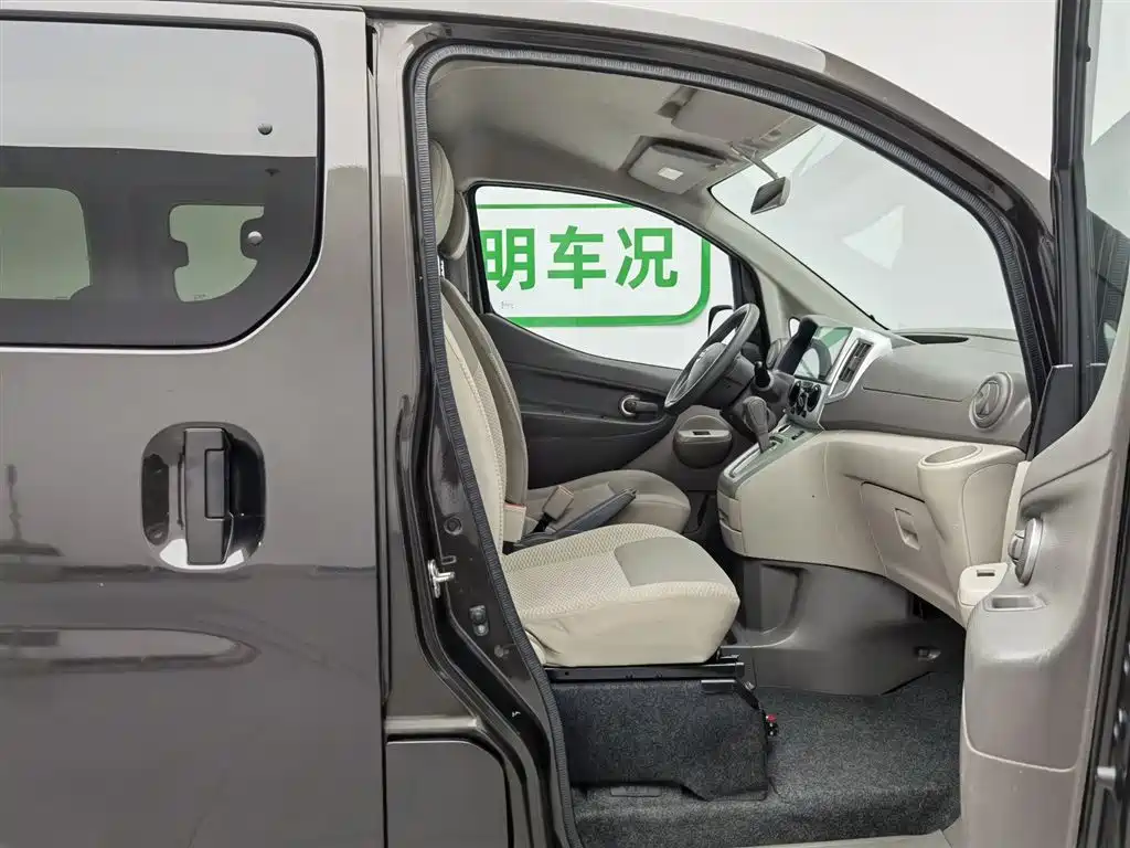 Nissan NV200 2014 — фото 23