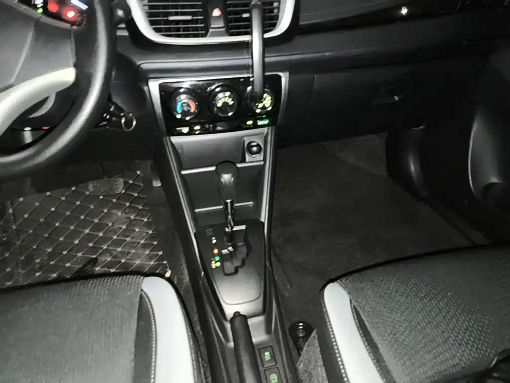 Toyota Yaris L 2020 — фото 14