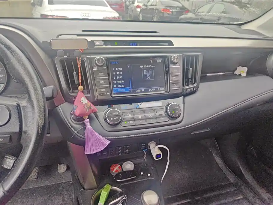 Toyota RAV4 2016 — фото 13