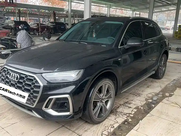 Audi Q5L 2022 — фото 1