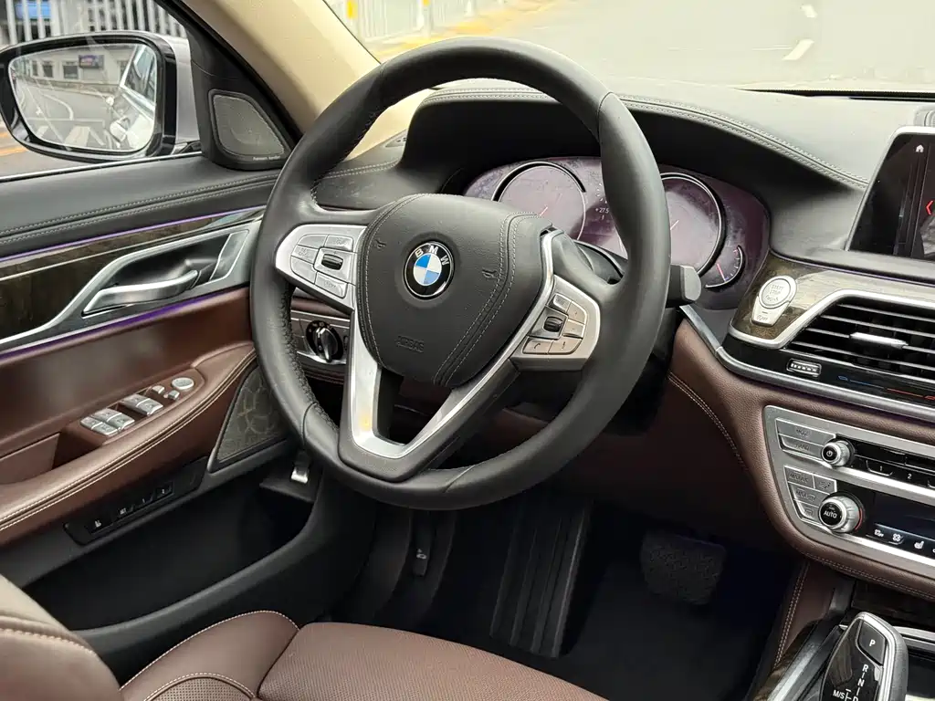 BMW 7 Series 2018 — фото 14