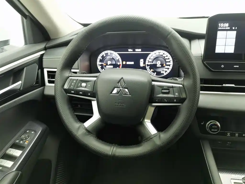 Mitsubishi Outlander 2023 — фото 11