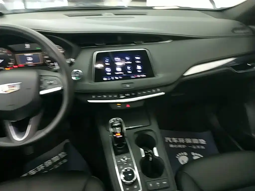 Cadillac XT4 2020 — фото 13