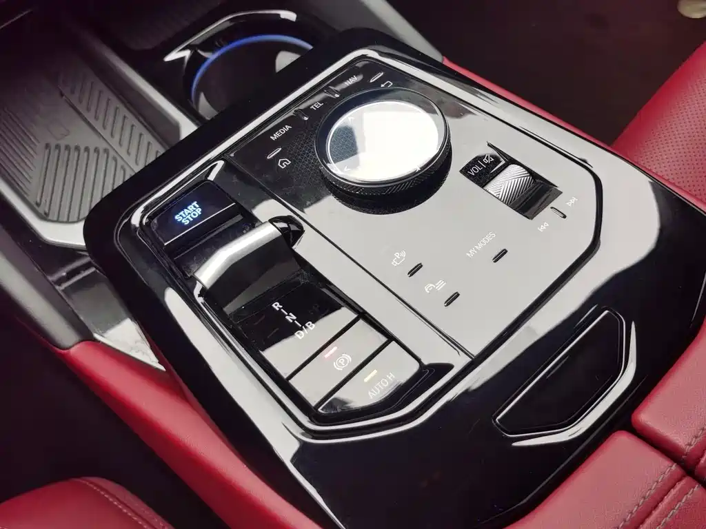 BMW i5 2025 — фото 12