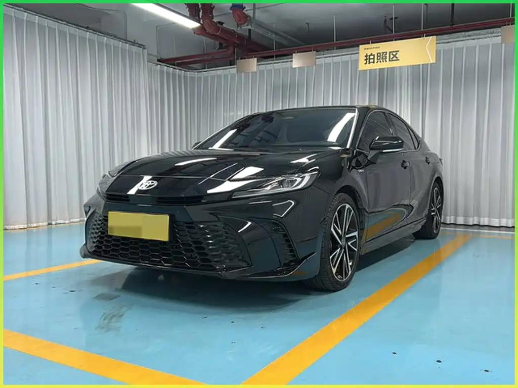 Toyota Camry 2025 — фото 1