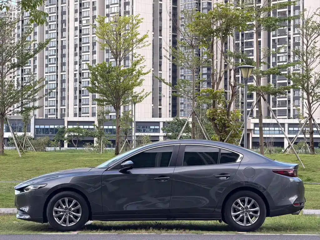Mazda 3 Axela 2023 — фото 25