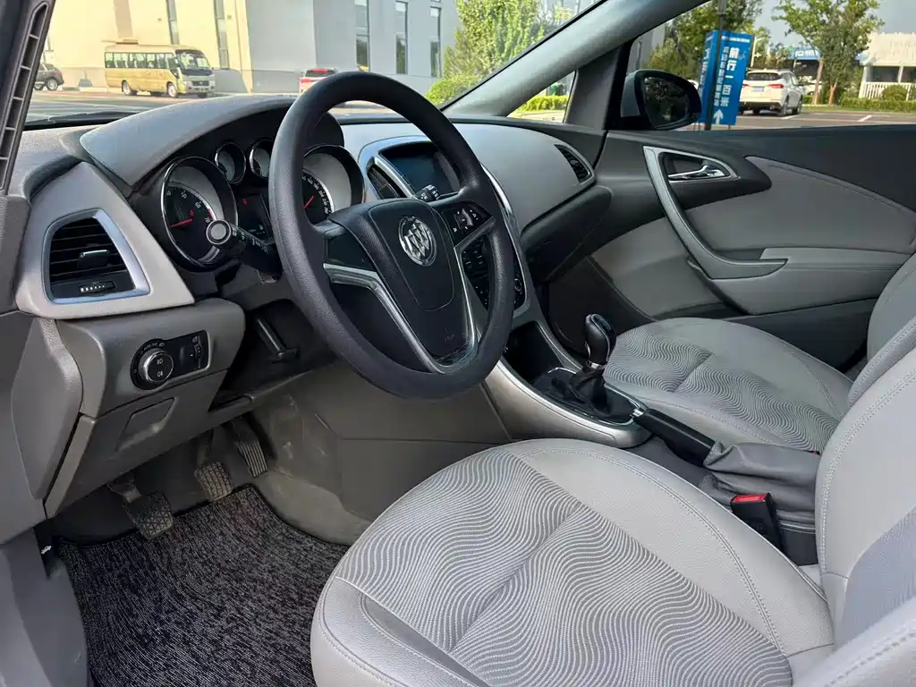Buick Excelle 2014 — фото 10