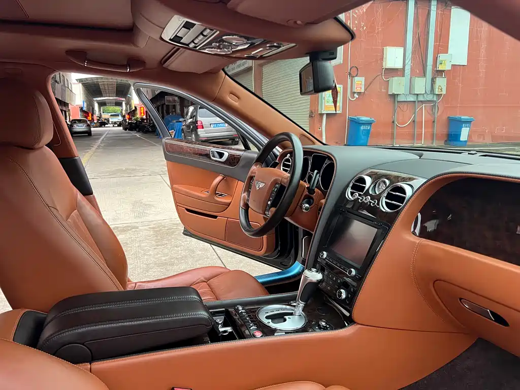 Bentley Flying Spur 2013 — фото 16