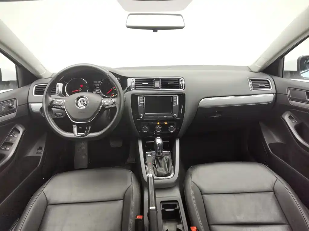 Volkswagen Sagitar 2018