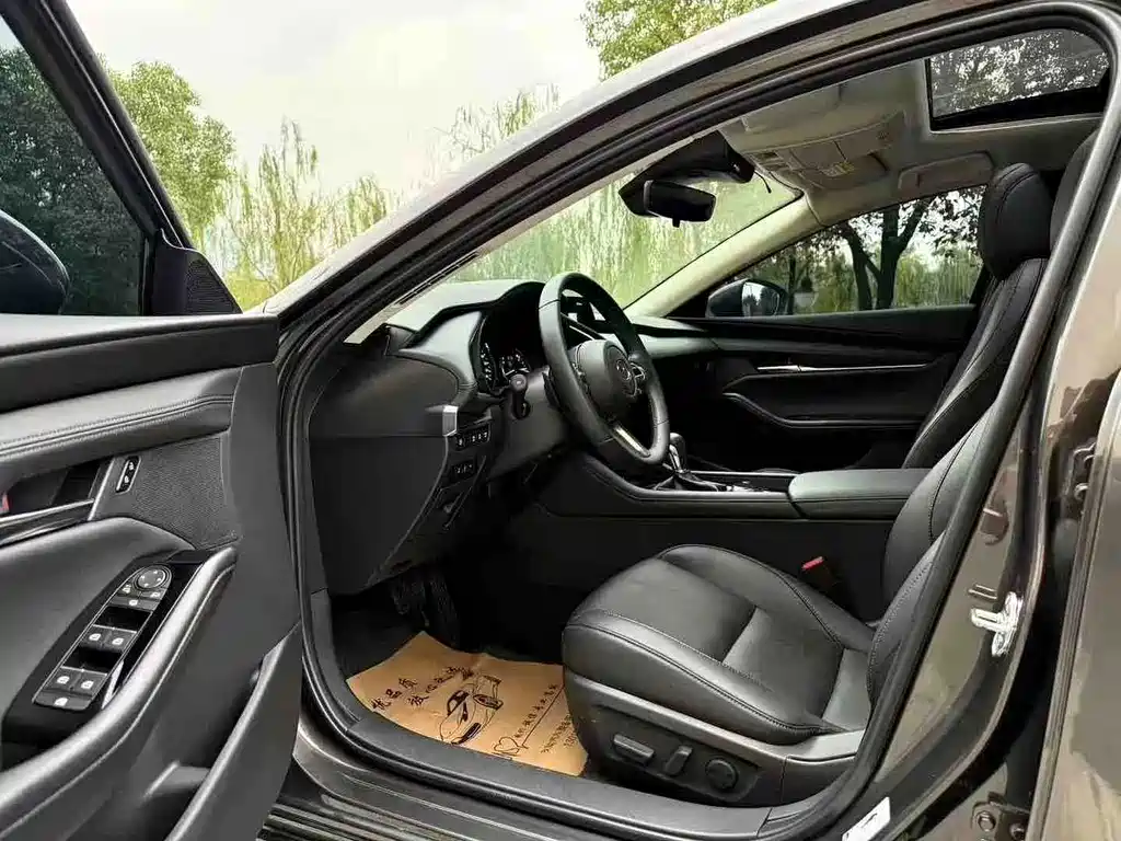 Mazda 3 Axela 2023