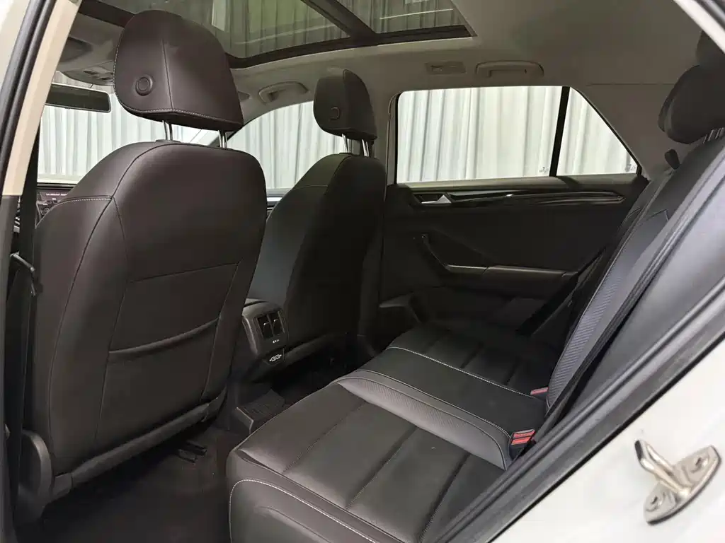 Volkswagen T-Roc 2022 — фото 10