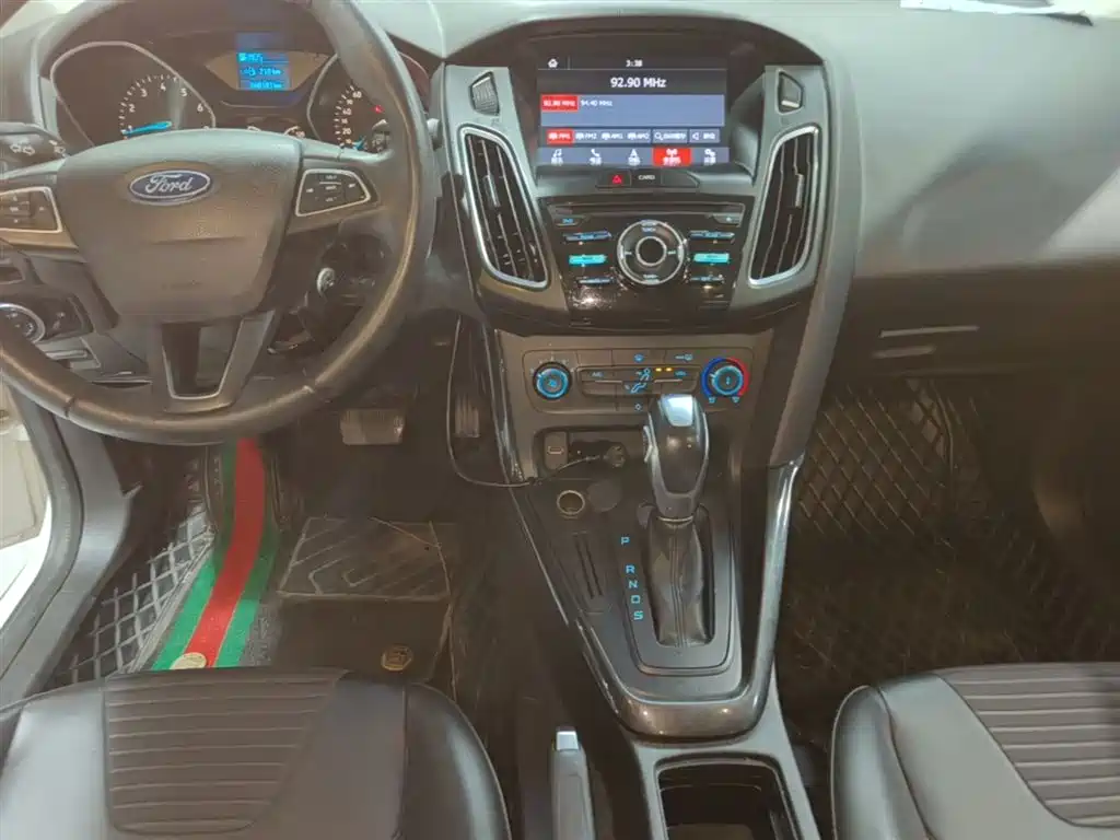 Ford Focus 2018 — фото 13