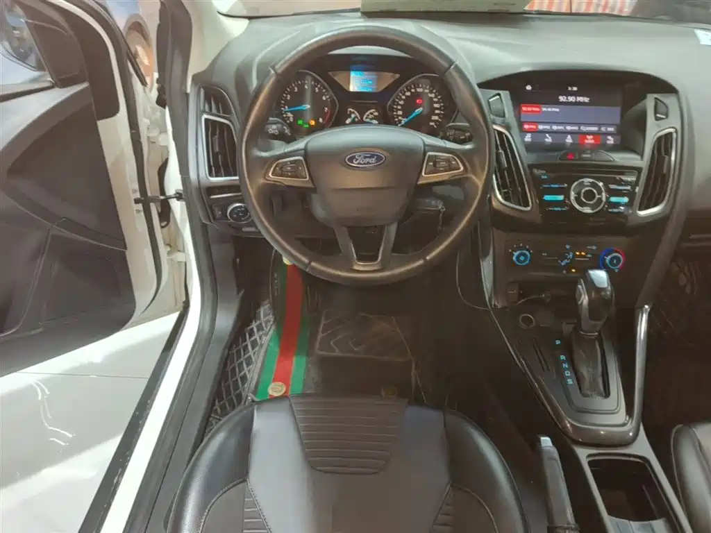 Ford Focus 2018 — фото 11