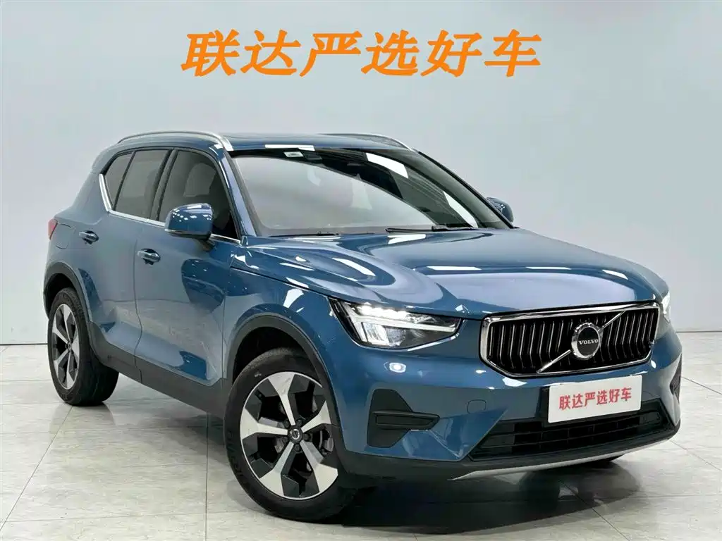 Volvo XC40 2023 — фото 23