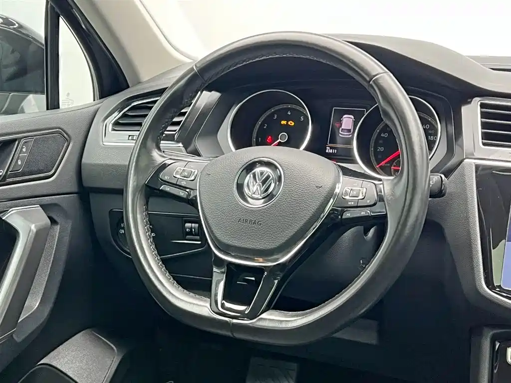 Volkswagen Tiguan L 2020 — фото 20