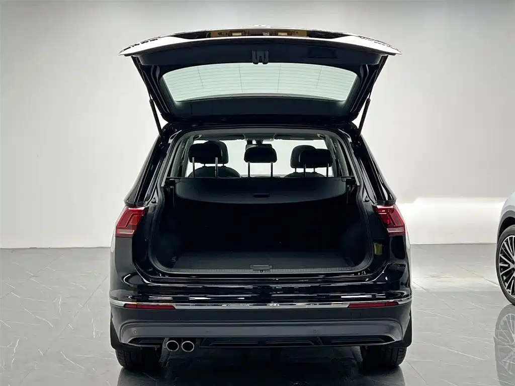 Volkswagen Tiguan L 2020 — фото 11