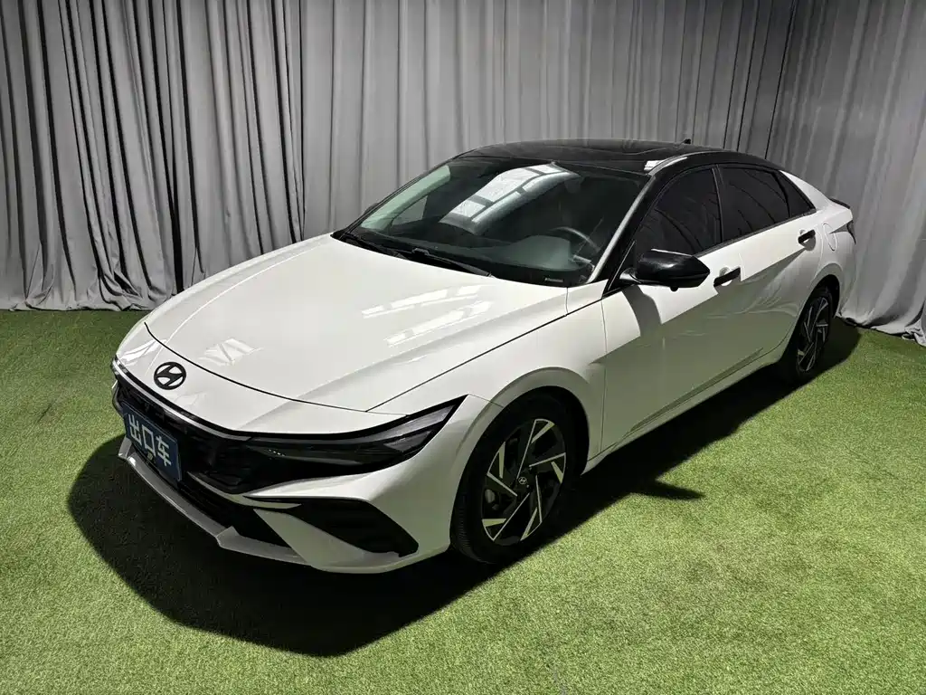Hyundai Elantra 2023 — фото 1