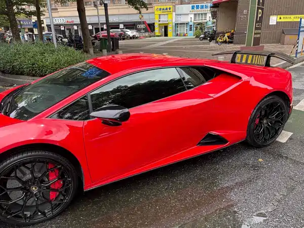 Lamborghini Huracan 2021