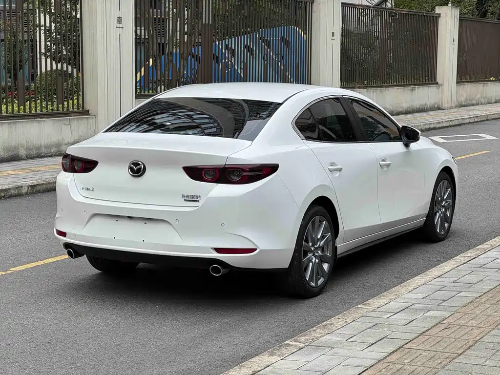 Mazda 3 Axela 2025 — фото 11