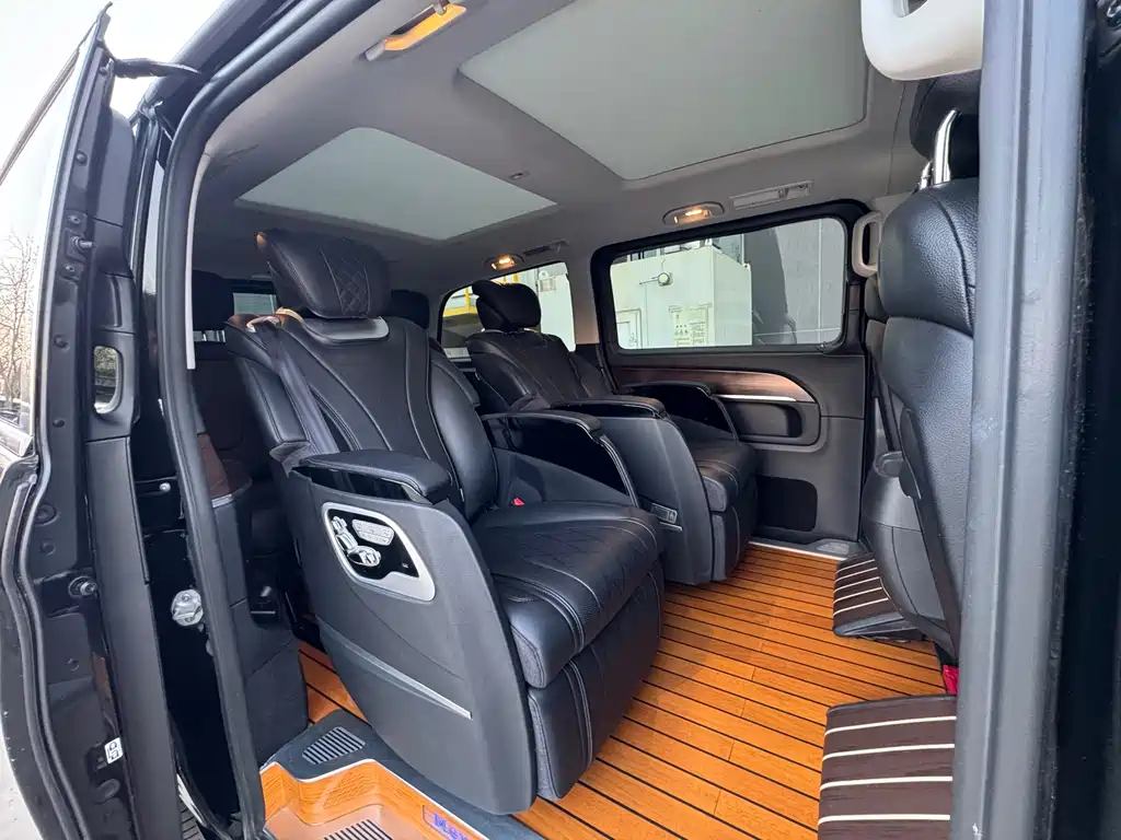 Mercedes-Benz V-Class 2022 — фото 34