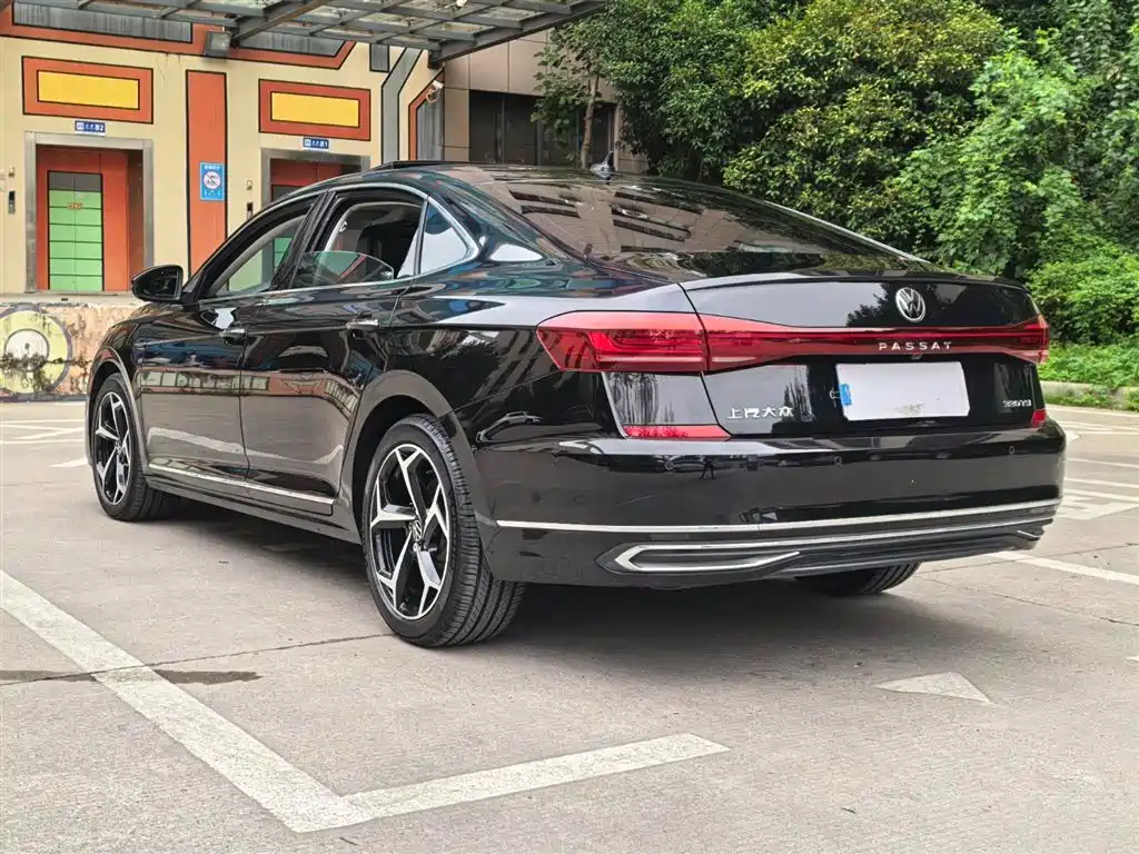 Volkswagen Passat 2022 — фото 18