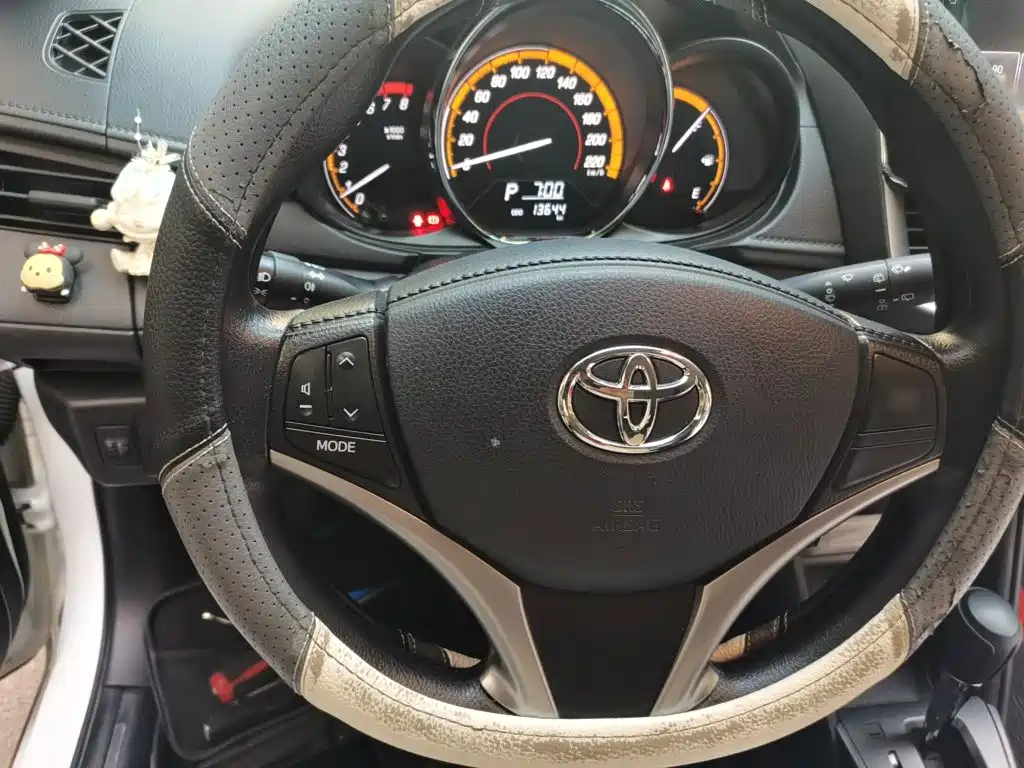 Toyota Yaris L 2022 — фото 3