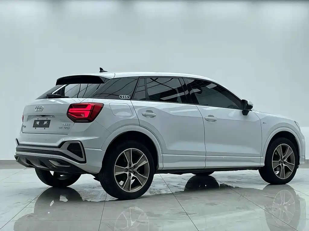 Audi Q2L 2023