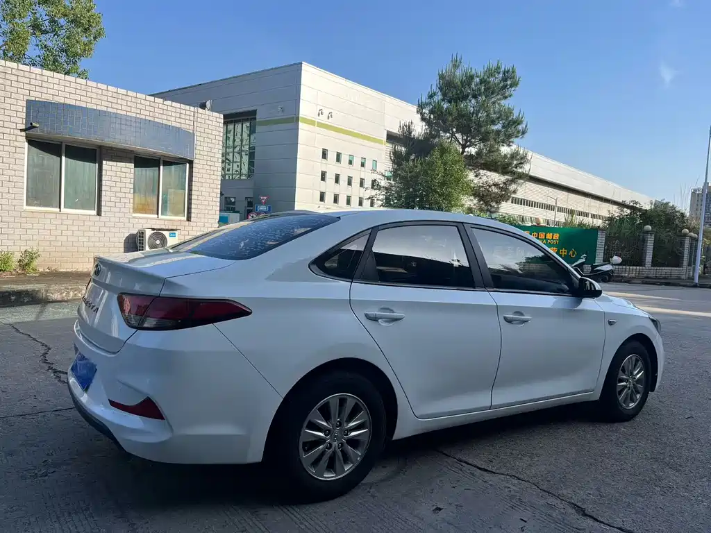 Hyundai Elantra 2019 — фото 3