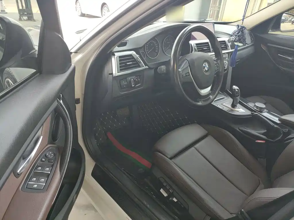 BMW 3 Series 2018 — фото 15