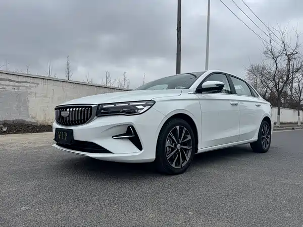 Geely Emgrand 2022