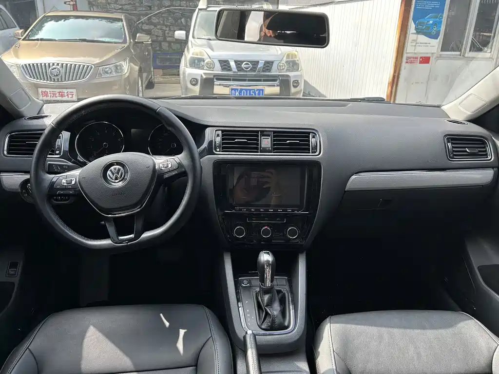 Volkswagen Sagitar 2016