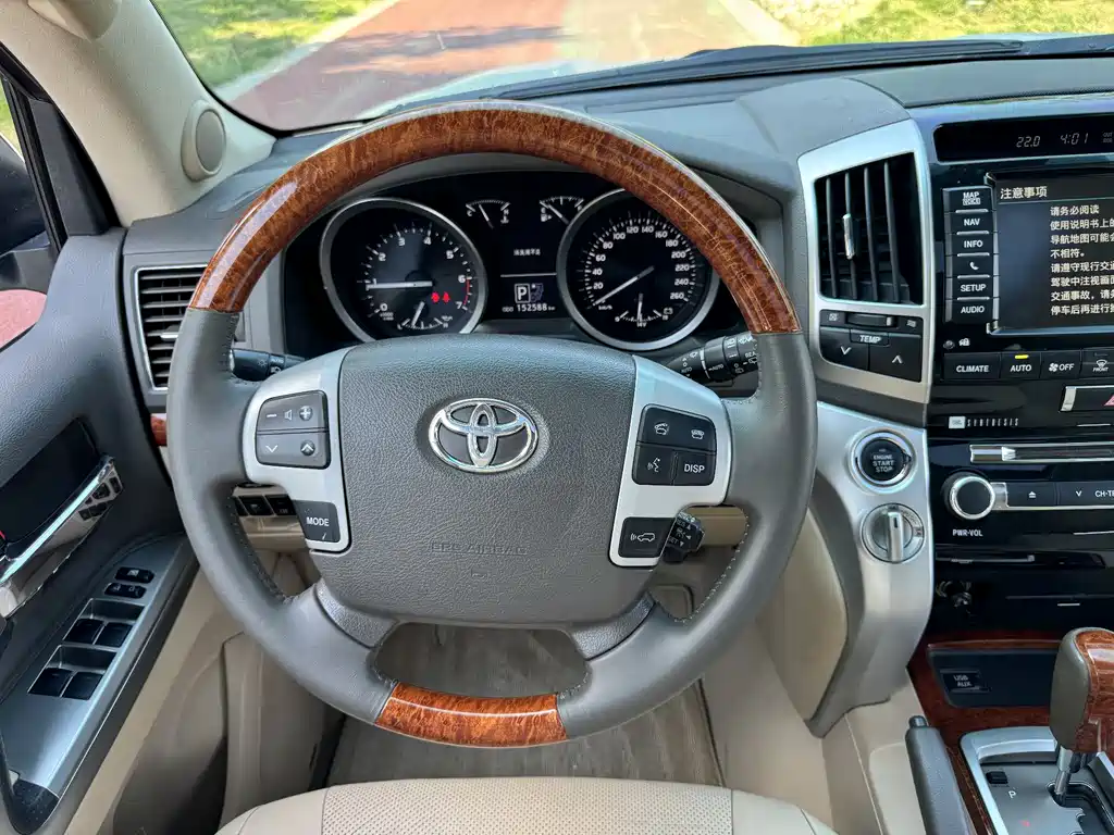 Toyota Land Cruiser 2015 — фото 14