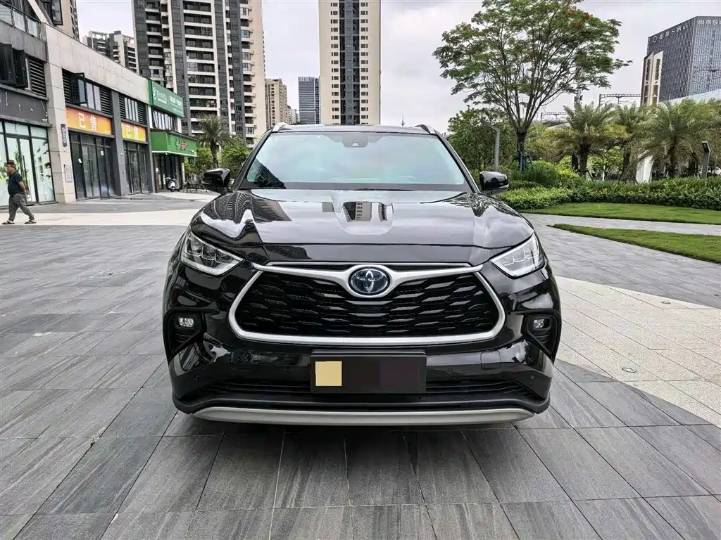 Toyota Highlander 2022 — фото 2