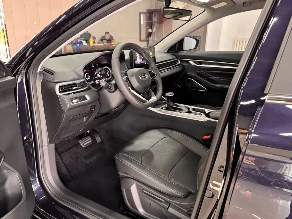 Geely Emgrand 2023