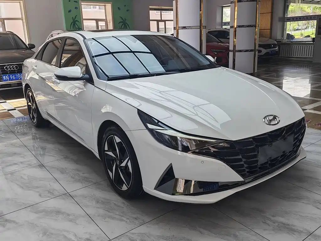 Hyundai Elantra 2022