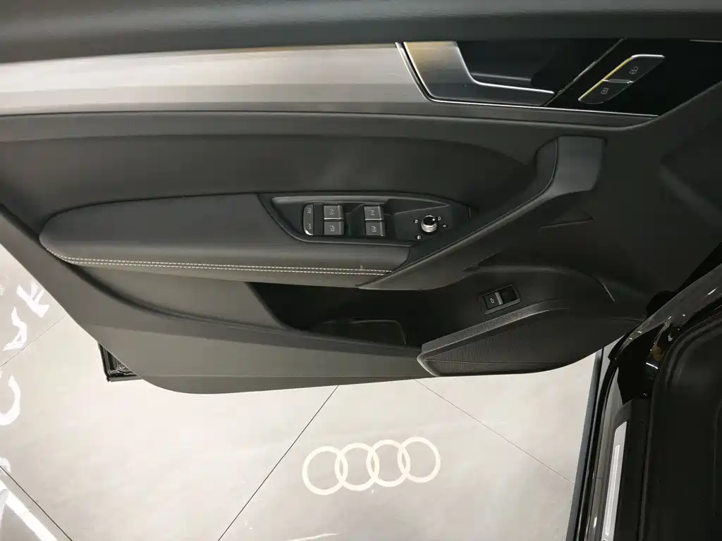 Audi Q5L 2024 — фото 13