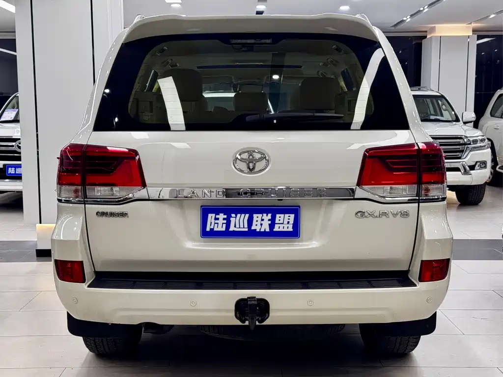 Toyota Land Cruiser 2017 — фото 18