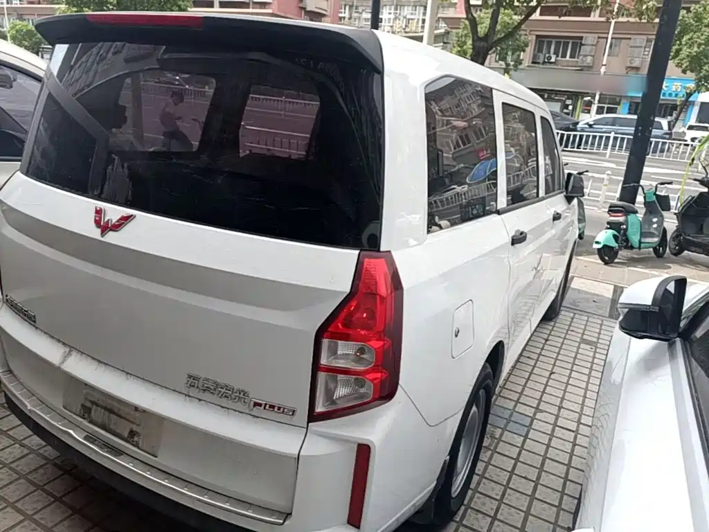 Wuling Hongguang PLUS 2023