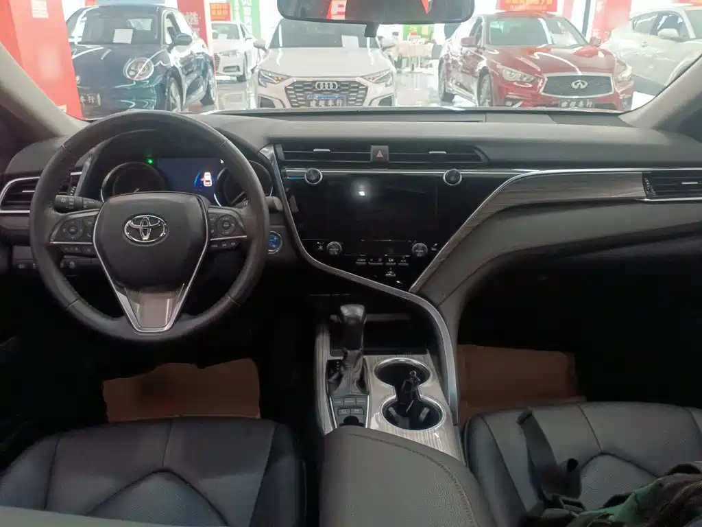 Toyota Camry 2020 — фото 10