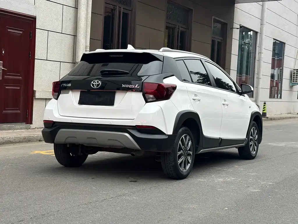 Toyota Yaris L 2022 — фото 4