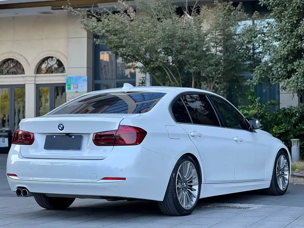 BMW 3 Series 2018 — фото 9