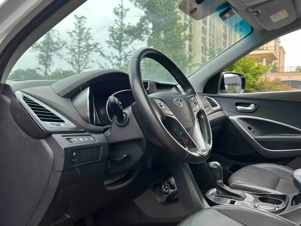 Hyundai Santa Fe 2017 — фото 9
