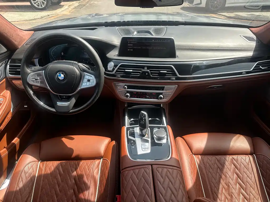 BMW 7 Series 2019 — фото 16